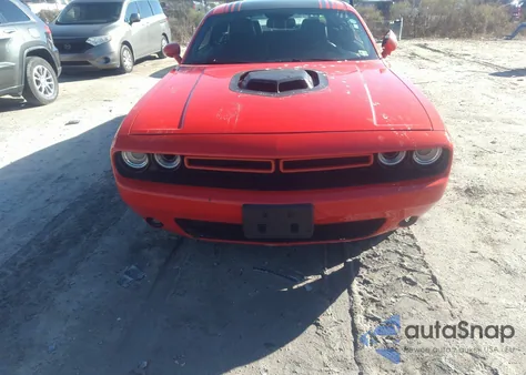 2016 Dodge Challenger 392 Hemi Scat Pack Shaker z USA, uszkodzony, nr VIN 2C3CDZFJ8GH351819